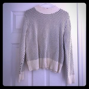 Black and white banana republic sweater sz Large